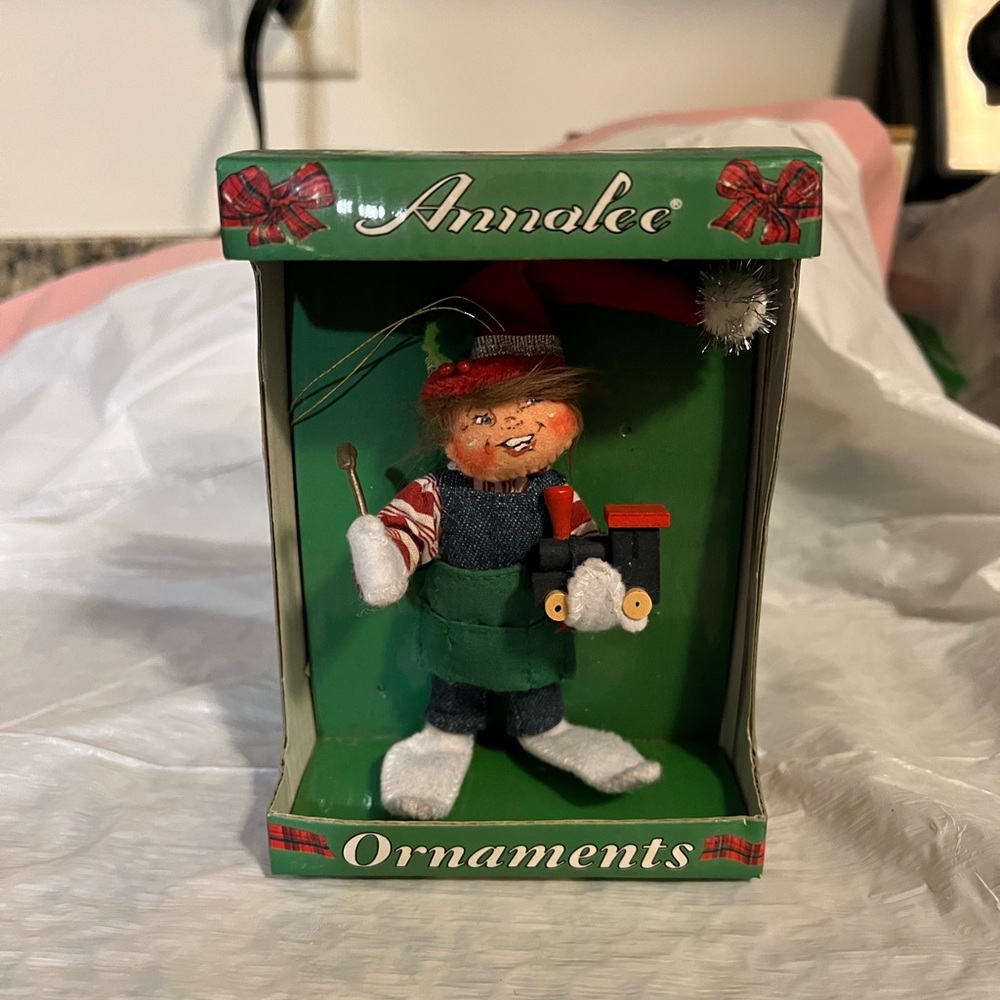 2010 AnnaLee ornament. Make an offer